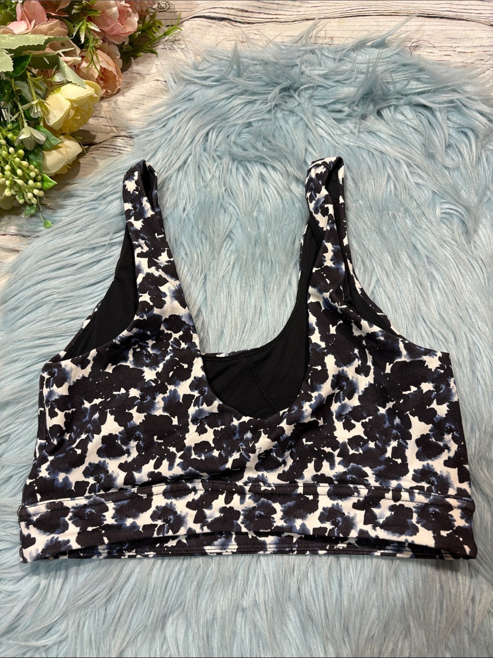 Varley Form Elsie Sports Bra in the Ink Block Floral - Picture 6 of 7